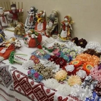 Выставка народных умельцев ко Дню России "Богат талантами наш край..."